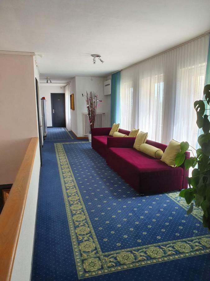 Touring Au Lac Neuenburg Exterior foto